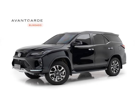 TOYOTA HILUX SW4 2.8 D-4D TURBO DIESEL SRX PLATINUM 7L 4X4 AUTOMÁTICO